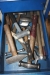 Værktøjsrullevogn, Blika + skruestik. Indhold, bl.a. topnøglesæt, bor, håndværktøj med videre