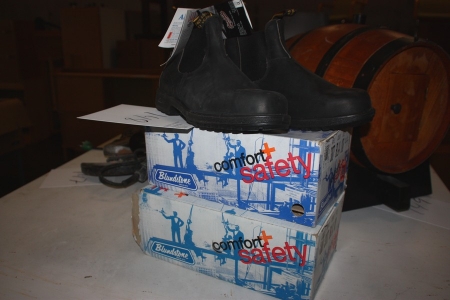 2 x safety boots, Blundstone, size 44
