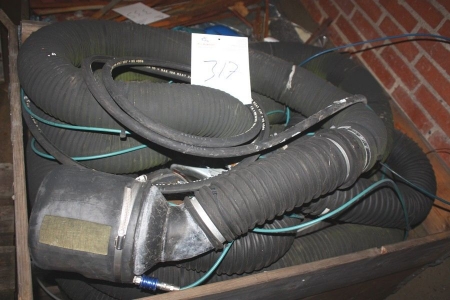 Pallet with flexible hoses for water