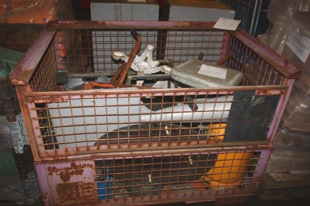 Wire mesh pallet, high model (contents not included)