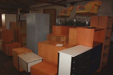 Lot office furniture + 2 x 5-room key safe (everything must be collected)