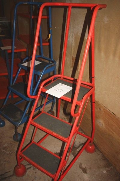 Stairs Epos on wheels with handle. 3 Steps
