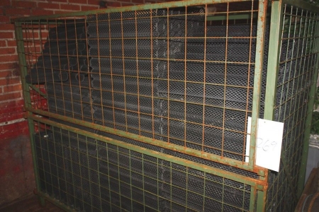 Large wire mesh pallet (contents not included)