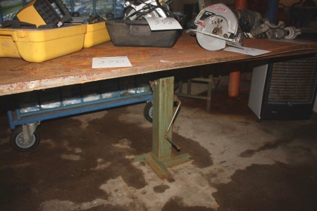 Height-adjustable workbench