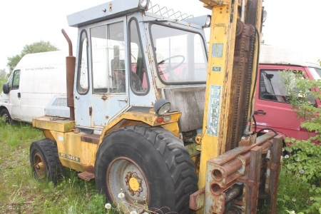 Diesel Truck, unit, FC 1335 S. Lifting capacity: 3500 kg. Hydraulic side shift and fork positioner. Meter display: 1481 hours. Condition unknown