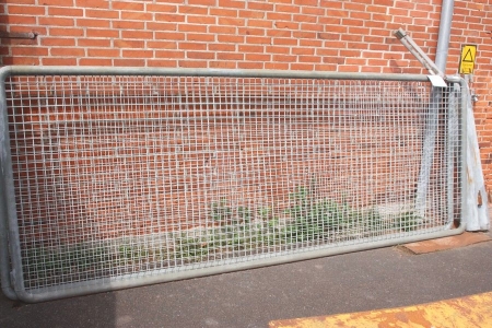 Galvanized gate, 2 parts, width/part. 3900 mm x height 1500 mm