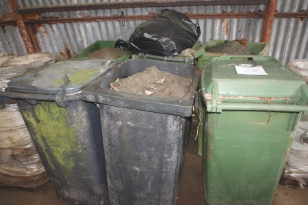 6 affaldscontainere (indhold skal medfølge)