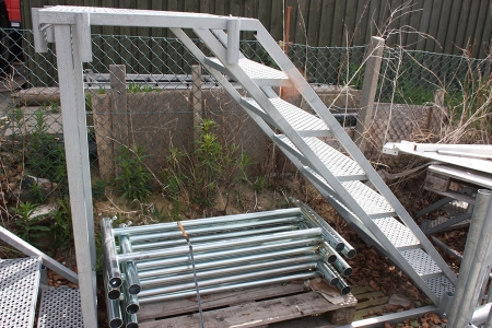 Galvanized stair landing. New. 8 steps. Landing height: approx. 1580 mm. Can be fitted with transport wheels (which may be purchased separately from the seller)
