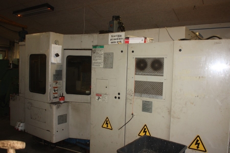 Horizontal Machining Centre, Mazak H 400 Control: Mazatrol M32. 15000 rpm. Travel: X = 560, Y = 510, Z = 510 mm. 2 palettes, 3D buttons, 2 angle plane + extra cube. 30 tool pockets. New spindle. New spindle controller. New motherboard. New water pump