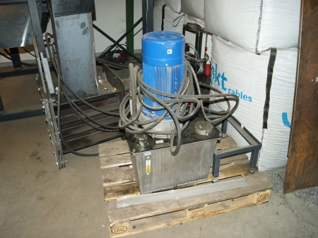 Dåsepresser – 11KW hydraulikmotor – PLC styring