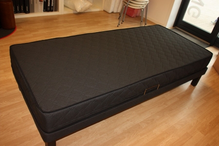 Elevation bed. Wireless remote control. Madras brake. Sold without mattress and legs. Dimension: 90 x 200 cm. Unused