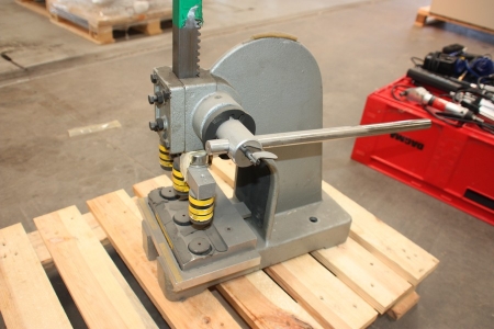 Manual pressing tool with the tool of pressure of 3 subjects simultaneously