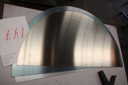 Approximately 4 stainless semicircle plates, ø 700 mm