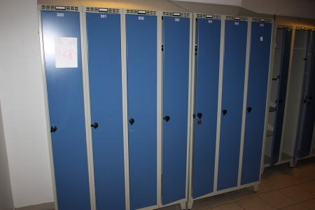 4 x 4-compartment lockers + 1 x 3-compartment locker + 1 x 2-compartment locker