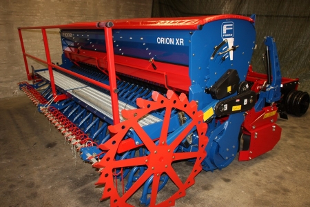 Fiona Orion XR. Combination seeder, fitted with packer and Feraboli XXLarge 400 power harros. SN: HC05850