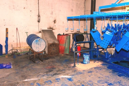 Dypmalingsanlæg + pumpe + talje samt rest i malingsrum (blåt rum)