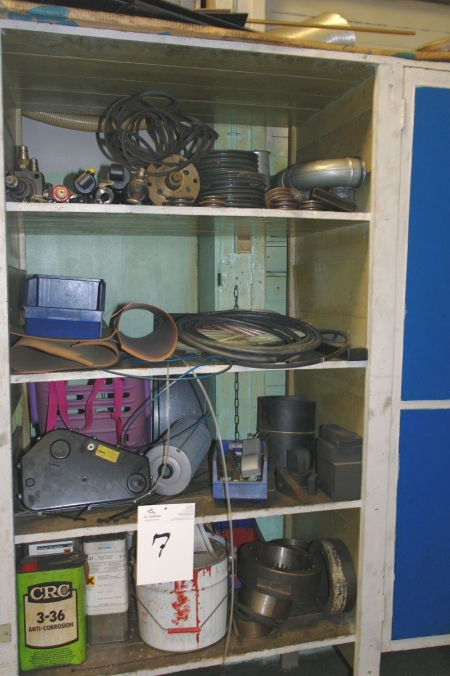 Content of the cabinet: various pistons + pulleys, etc.