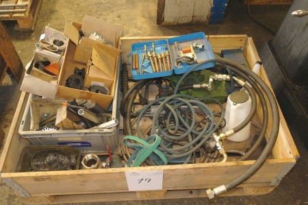 Pallet with various hydraulic hoses + semi manufactured goods + oxygen / acetylene hoses + air tools, etc.