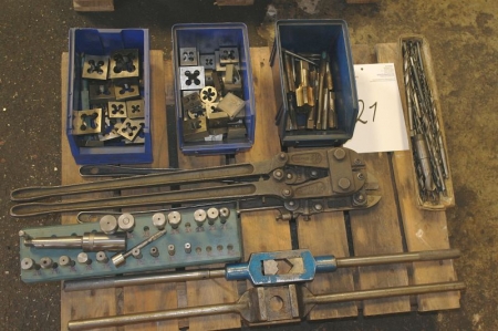 Pallet with various cutting tools + steel bar cutter, etc.