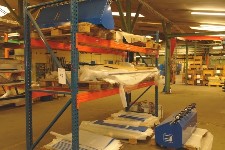 1 span pallet racking with 4 beams. Height approx. 3400 mm, with content.