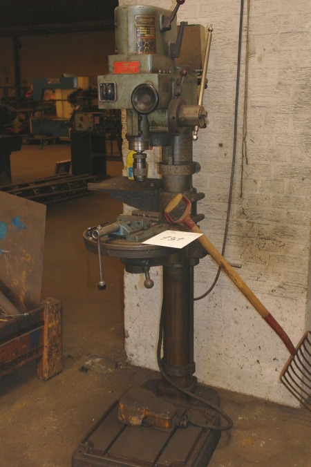Drill press, Strands Type CS30 / S + machine vice.