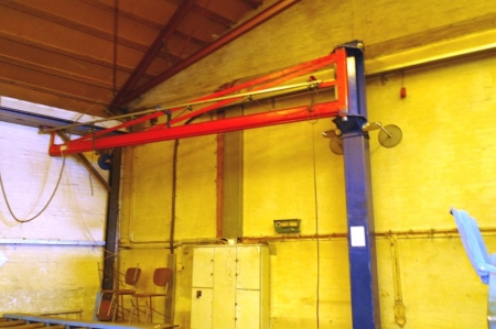 Pillar jib crane, 500 kg. Reach approx. 4 meters, height approx. 3.5 meters