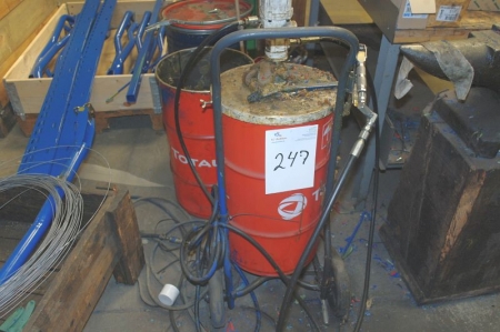 Barrel with grease on trolley