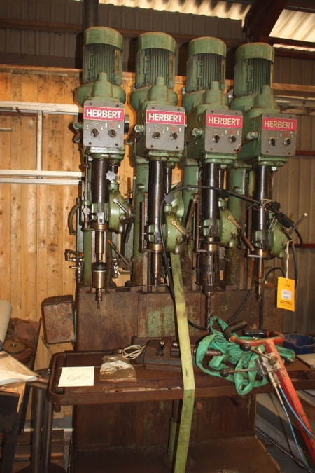 Column drill, Herbert, 4 drilling units + vise. Clamping surface: approx. 1200 x400 mm