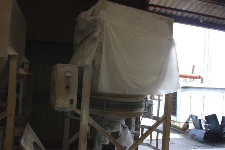 Chalk weighing and dosing machine, Karg Industrial Engineering. Type BAV 902, 300 kg. SN: 1,213,791. Not Complete
