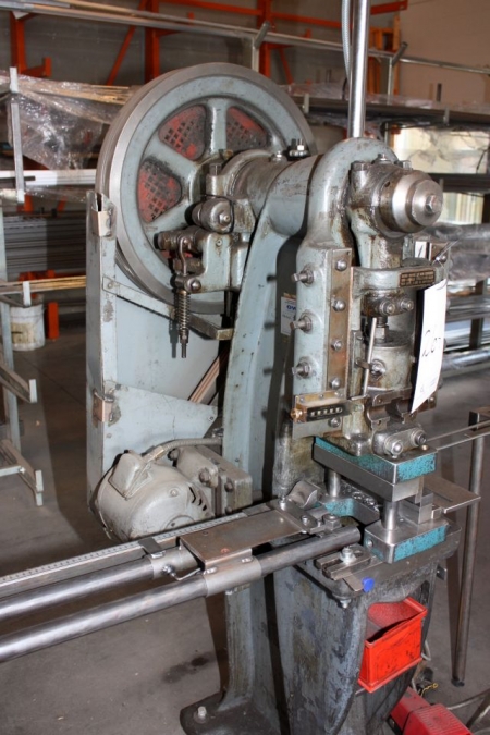 Eccentric press, DPF KA6-125 with wire cutting equipment