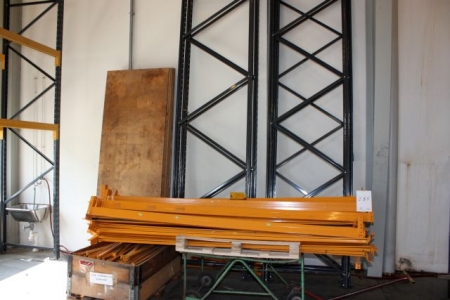 Four sections pallet rack + pallet with supporting beams