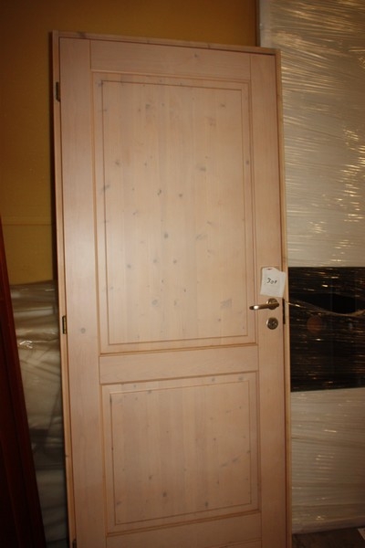 Interior door, pine, frame dimensions: approx. 2090x880 mm. Left out. Handle