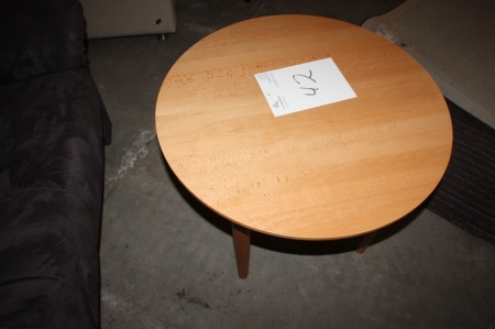 Coffee table, solid wood, wooden legs, ø 70 mm. Height 52 mm