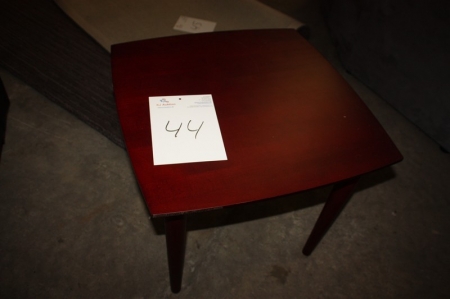 Coffee table, Madison, size approx. 60 x 60 x 52 cm. Surface: mah