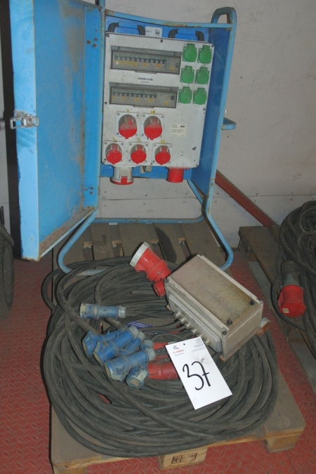 Pallet with cable + power cabinet
