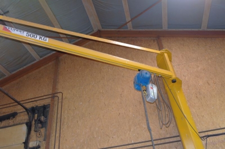 Pillar jib crane with Demag electric hoist 500 kg. Outlays approx. 5.5 meters.