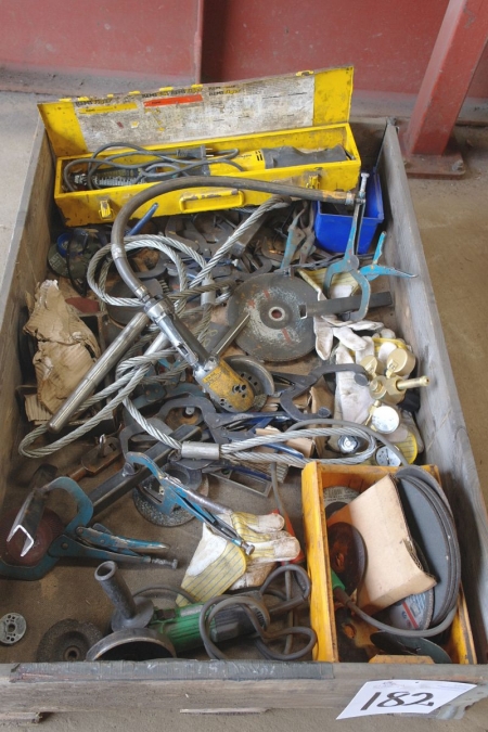 Pallet with various air + electric + tool pliers, etc.
