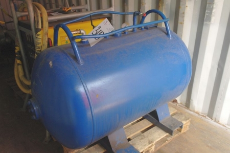 Compressed air tank