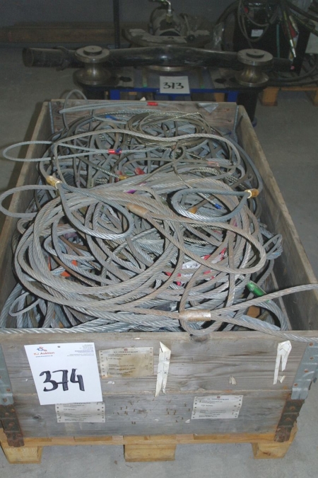 Pallet with wire