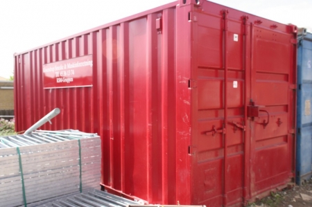 20 fod materialecontainer, reolopbygning med indhold, bl.a. kompressor, Reno, el-værktøj, skruer, bolte og andre byggematerialer
