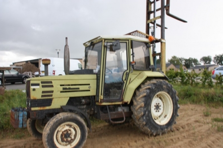 Tractor, Hürlimann H466. Fitted with telescopic handler. Hours: out of order, but seller says about. 5600
