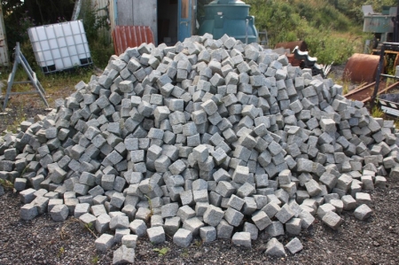 Various granite stone, approx. 10-12 ton