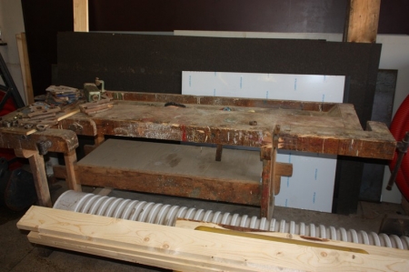 Joinery bench including various cutting tools