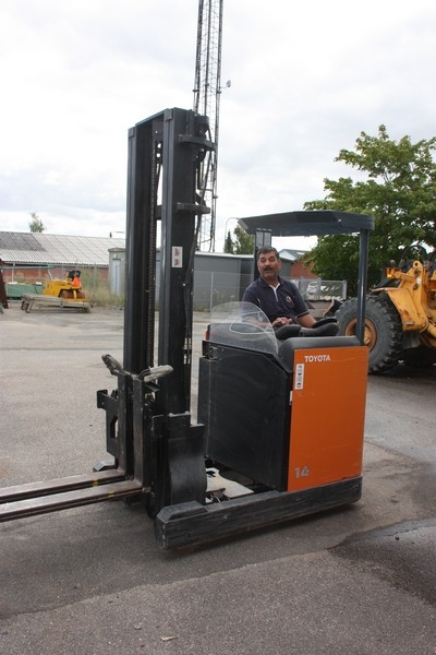 Reach Truck, Toyota 14 7FBRE13-2. Lifting height: 6300 mm. Lifting capacity 1400 kg. + Charger. Hours 1806