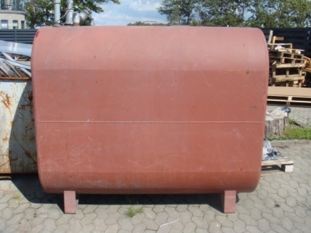1800 liter oil tank with 220 volt pump. Pallet  with 2 high pressure water pumps and oil tank pump