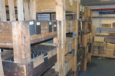 Various boxes + cages containing suspension shafts + springs, etc.