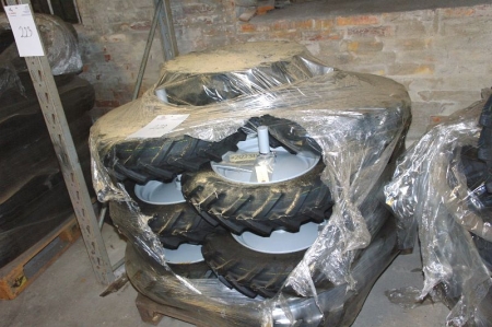 Pallet with tires with rims. Size 6.5 / 80-15