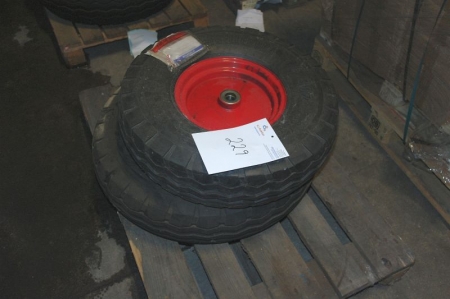 Pallet with tires with rims 200/95-12 IPM Trelleborg.