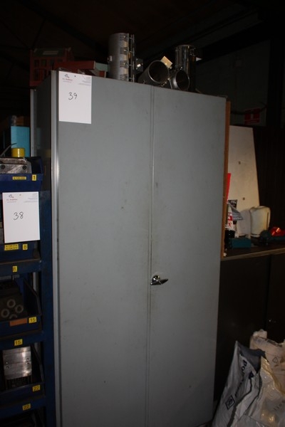 Steel Tool Cabinet including Content + parts on cabinet