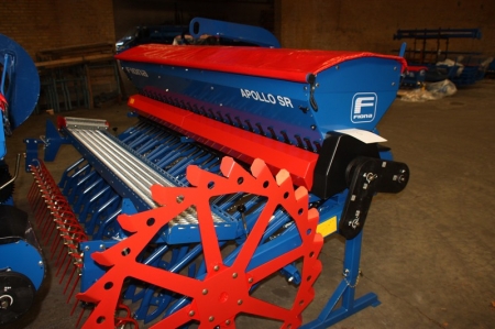 Seeding machine, Fiona Apollo SR, 3.0 meters. Marker arm missing (text updated 27.09.2013)